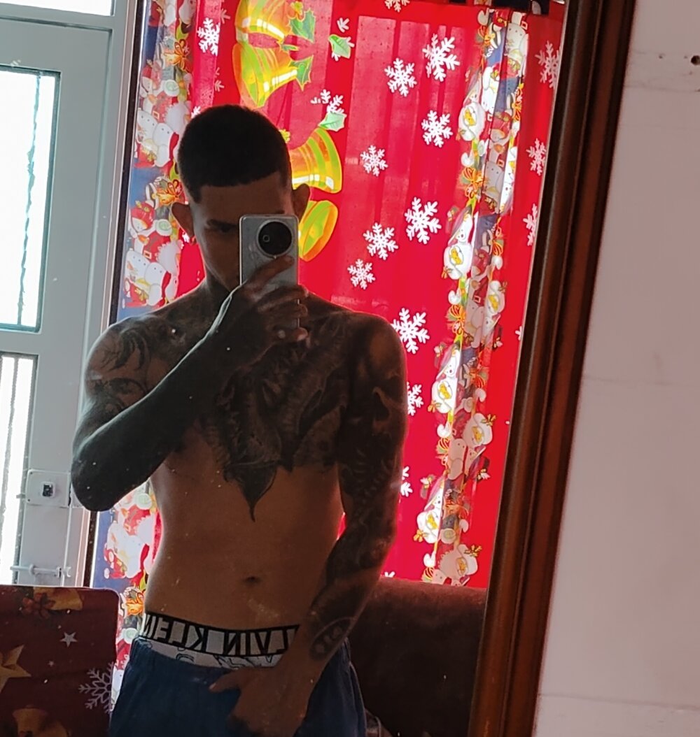 Travistanner_28 offline XXX-chat