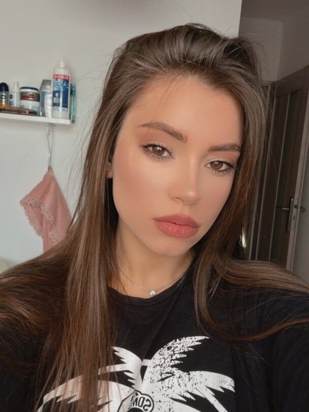 Live sex webcam photo for SophiaGentle #281940951