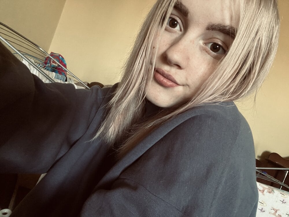 sexlivecamsites.com laguna_18 livesex profile in english cams