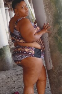 uSeeMonaLuvsHips' Offline XXX Chat