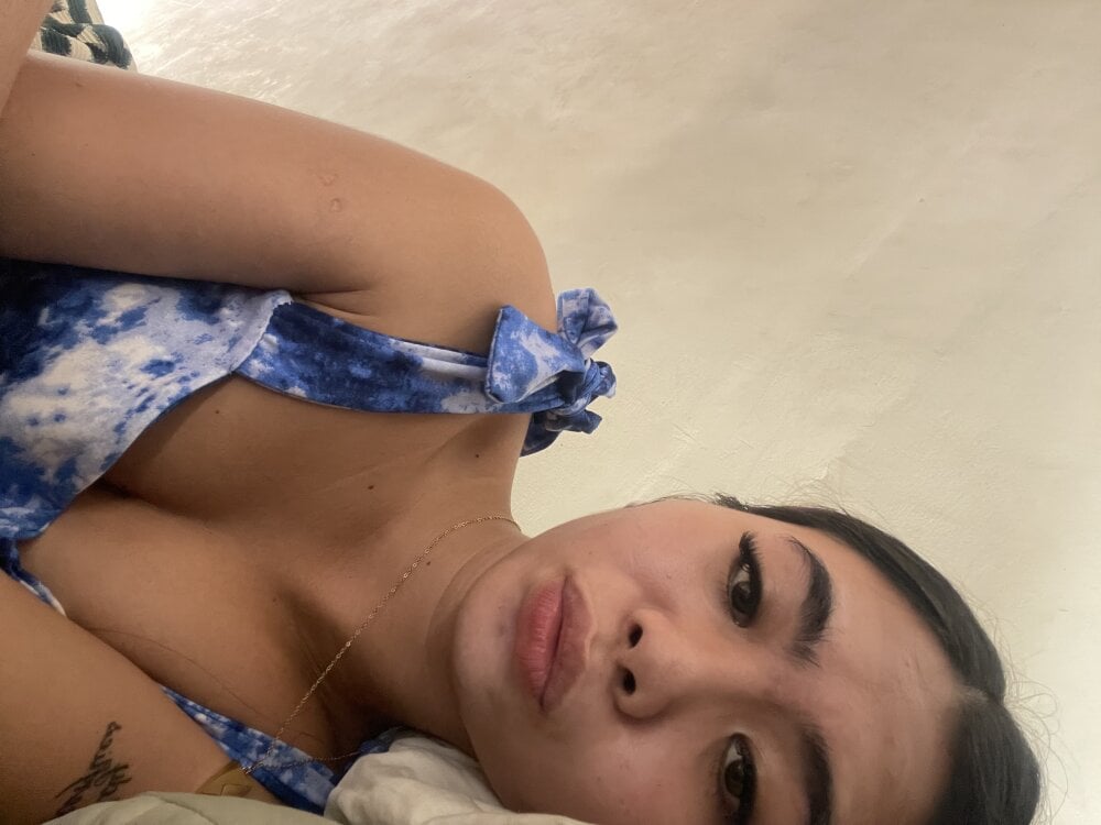 Your_innocentwomenxx's Offline XXX Chat