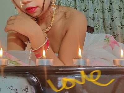 Sexyhoney27 Female Newblackhair Webcam Adult