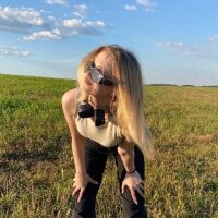 hooker_kisses' Offline Chat Room