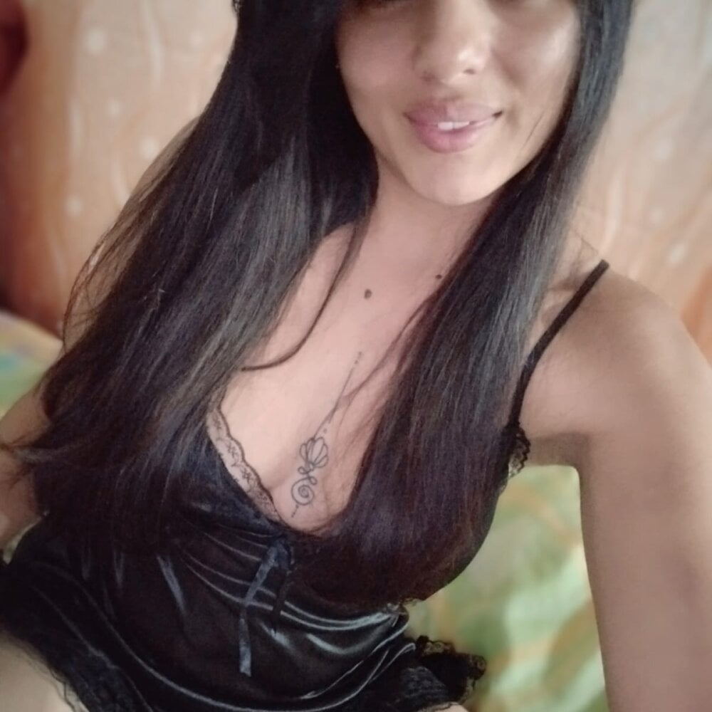 stripchat samiirosse webcam profile pic via cam-performer.com