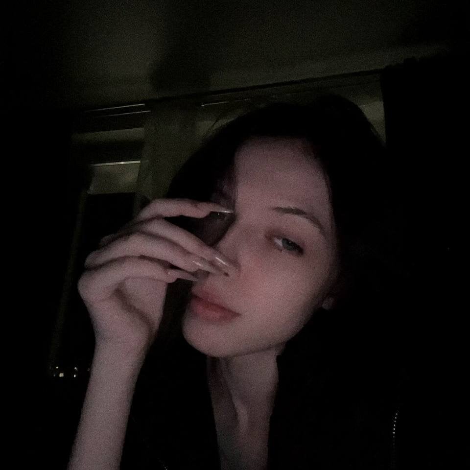 stripchat molly_mora webcam profile pic via amateursex-livecam.com