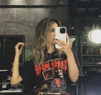 Niki_Luston's Offline Chat Room
