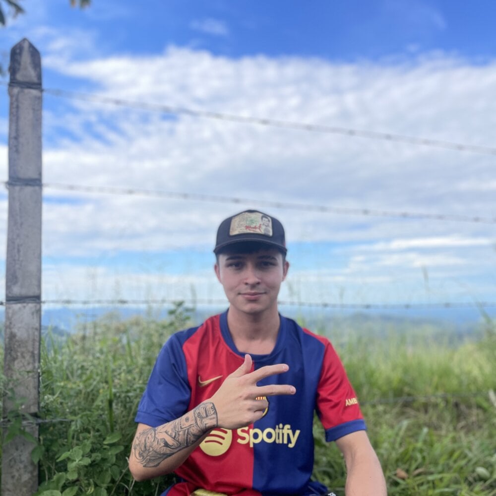 andres8990 from stripchat