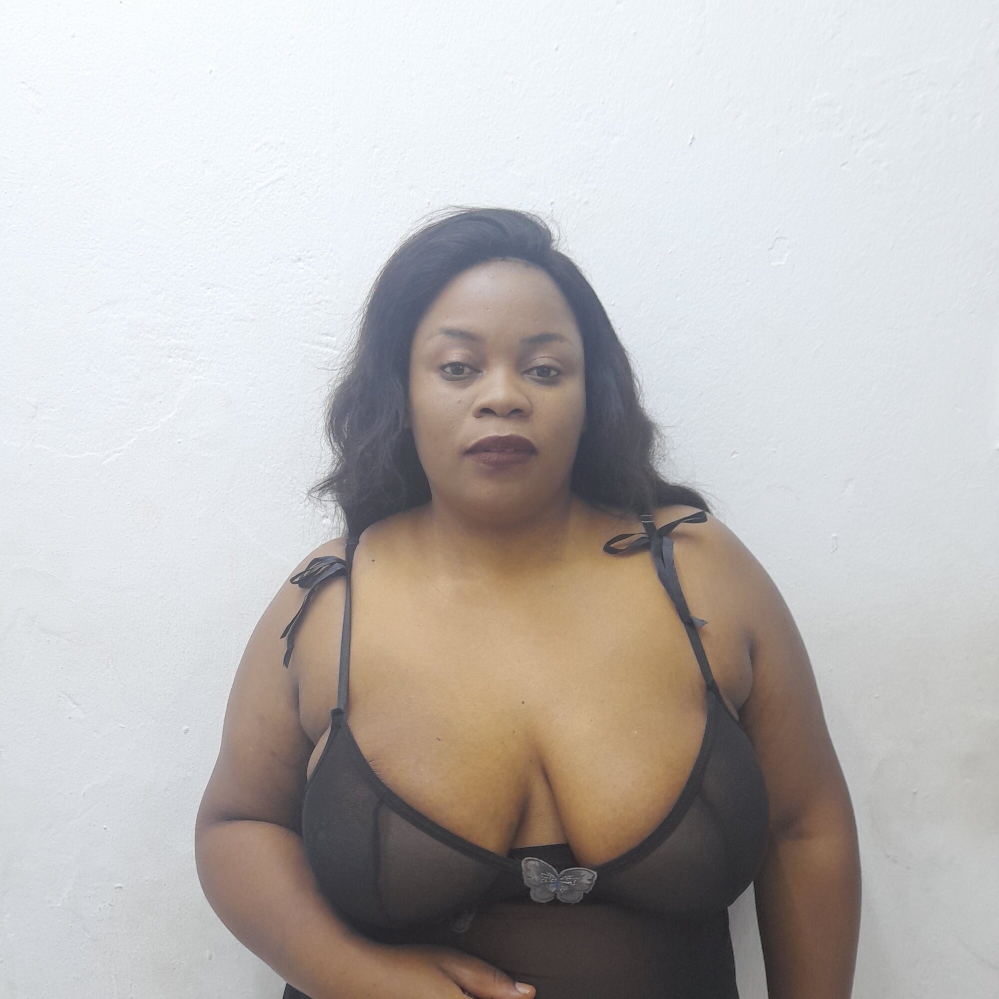 NahomyBrownxx33