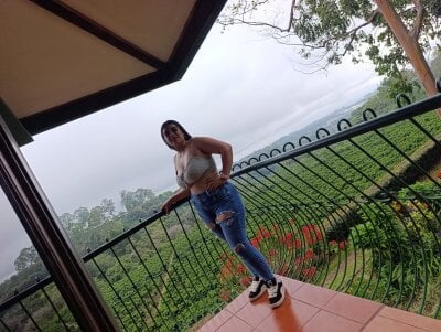 Samantha_m395 on StripChat