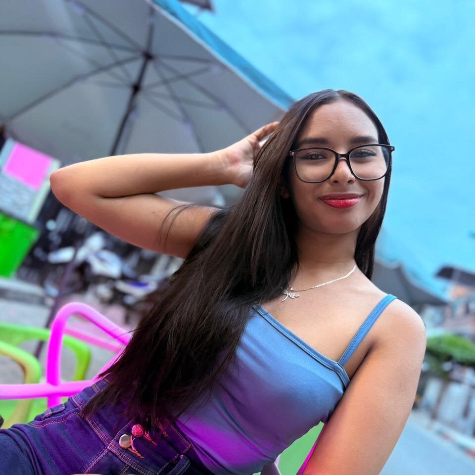 elivecams.com Luciaoregon livesex profile in bisexual cams
