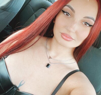 MayraMoore ⏮ live webcam