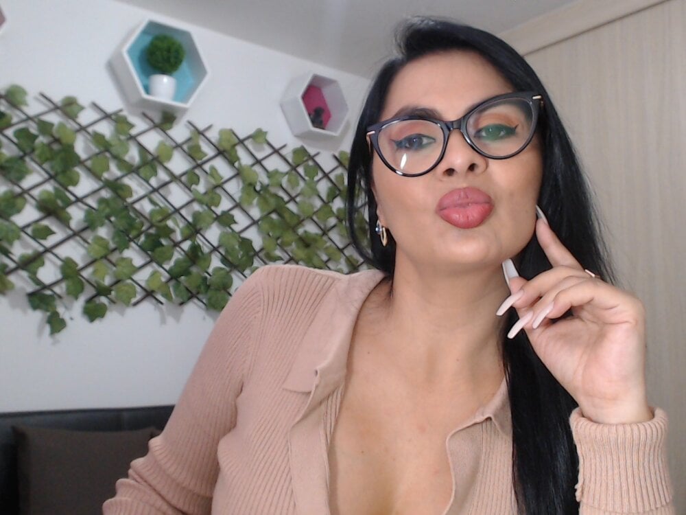 sofialarson 离线聊天室