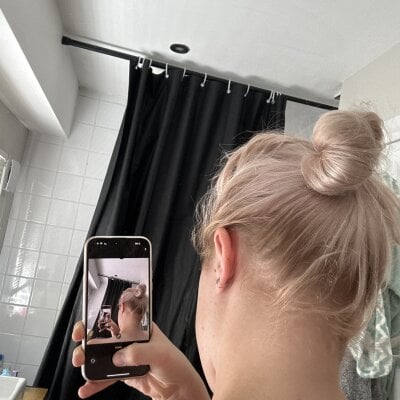 Hornynkedgirl