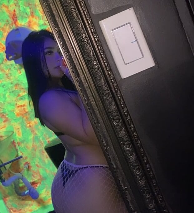 Live sex webcam photo for LunaBaker-1 #289884451