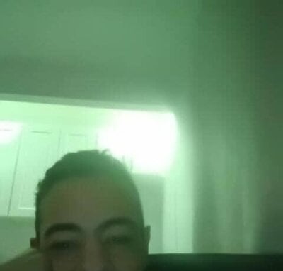 Handsomelyurs Live Cam on StripChat