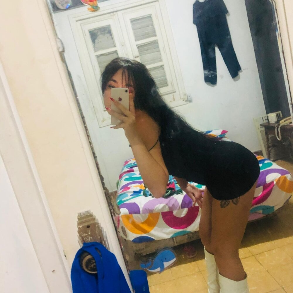 sexlivecamsites.com ahsly_china livesex profile in straight cams