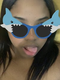 prettinhasafada's Offline Chat Room