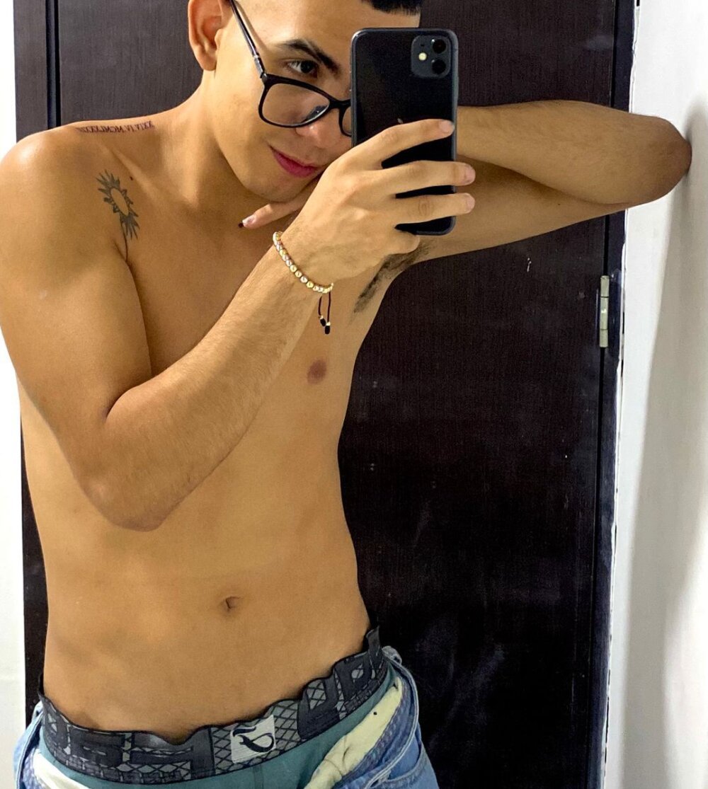 taylor__77 from stripchat