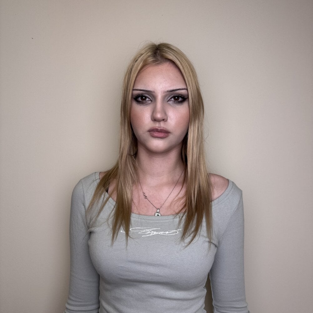 watchgirlcam.com rosieharder livesex profile in 31-mile-away cams