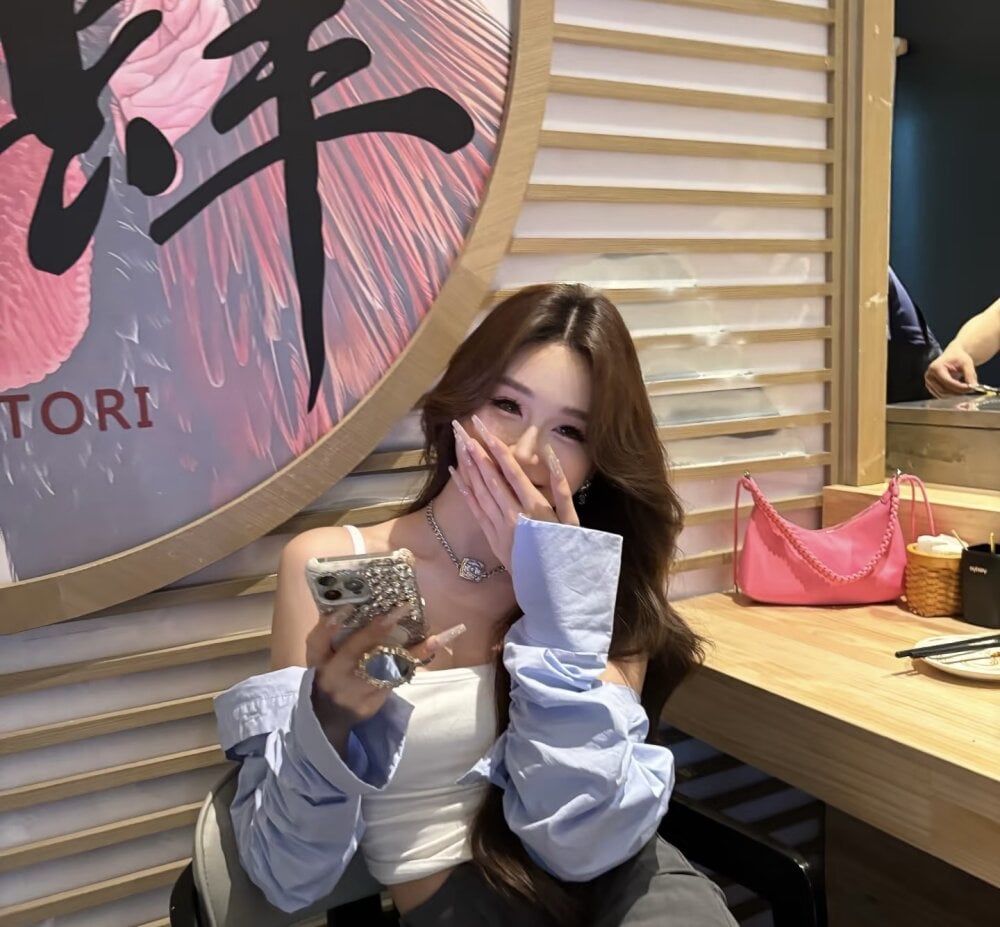 stripchat agkt-99 webcam profile pic via watchgirlcam.com