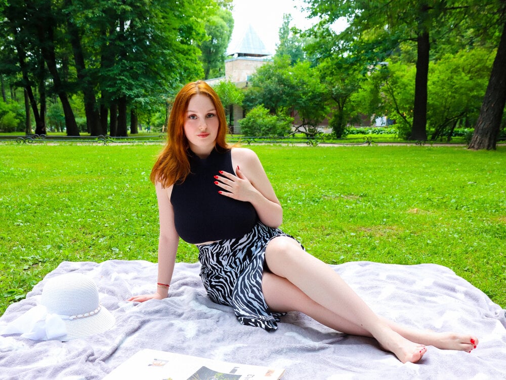 Live sex webcam photo for StellaHolmes #289991477