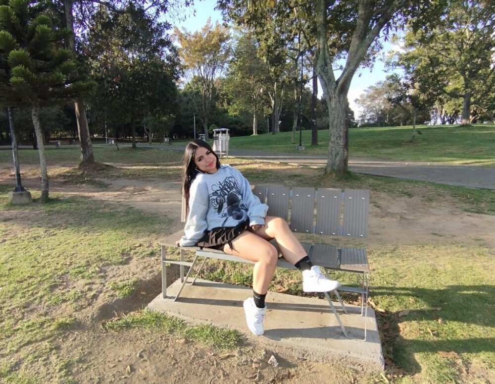 Live sex webcam photo for emma_mjs #287222691