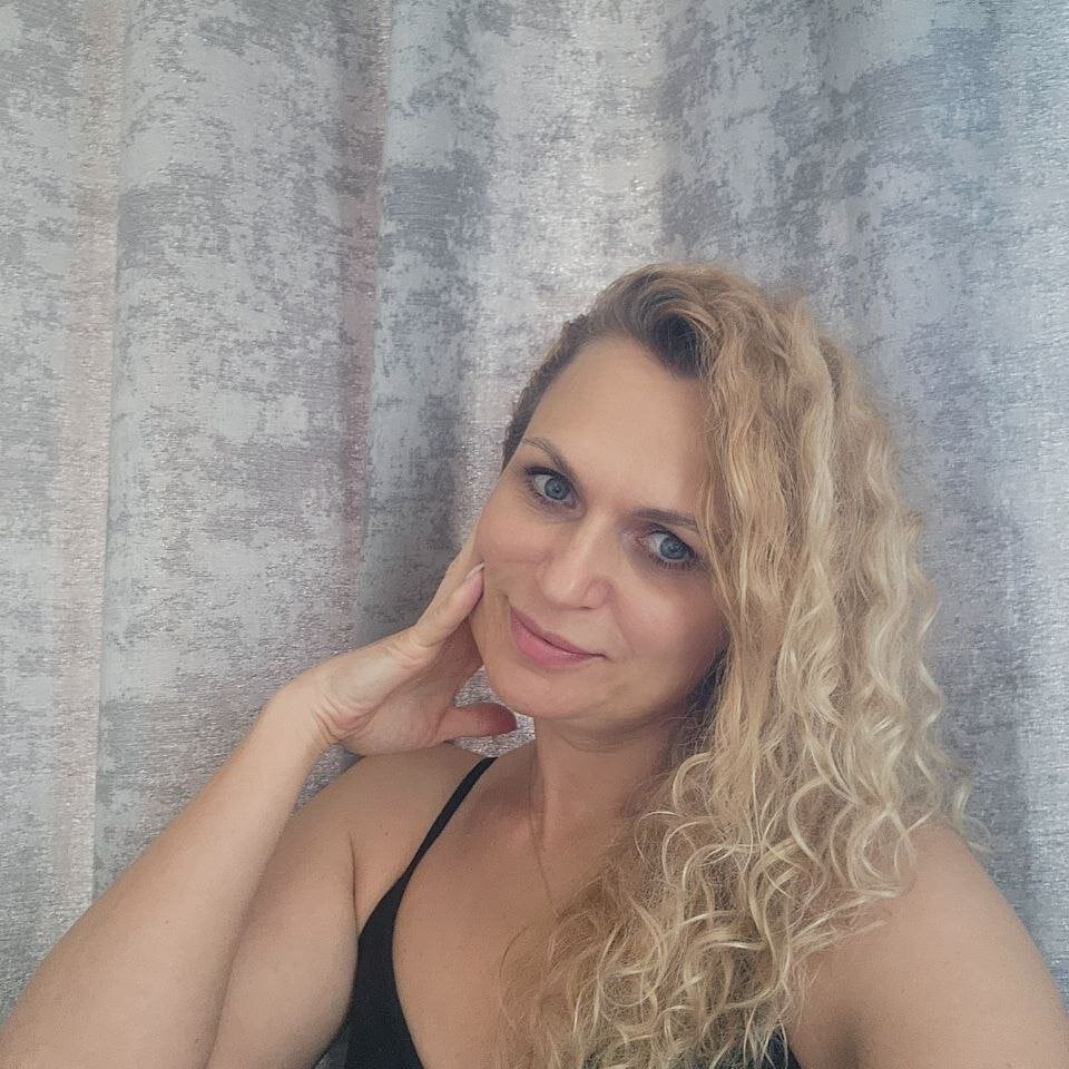 sexcams-joy.com lanalight_x livesex profile in foreigner-living-in-the-uk-my-eshop-lower cams