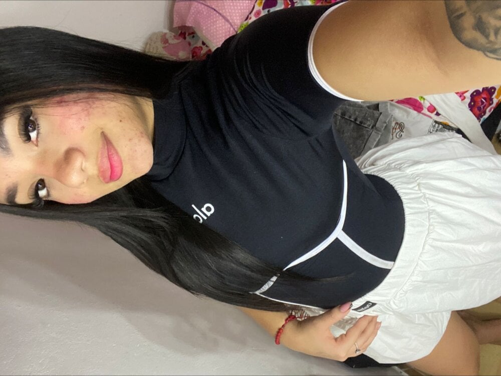 sexlivecamsites.com bby_schooolgirl livesex profile in en-un-lugar-feliz cams