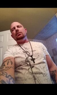 hardcock2swallow's Offline Chat Room