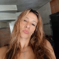 CarolaySexy24's Offline Chat Room