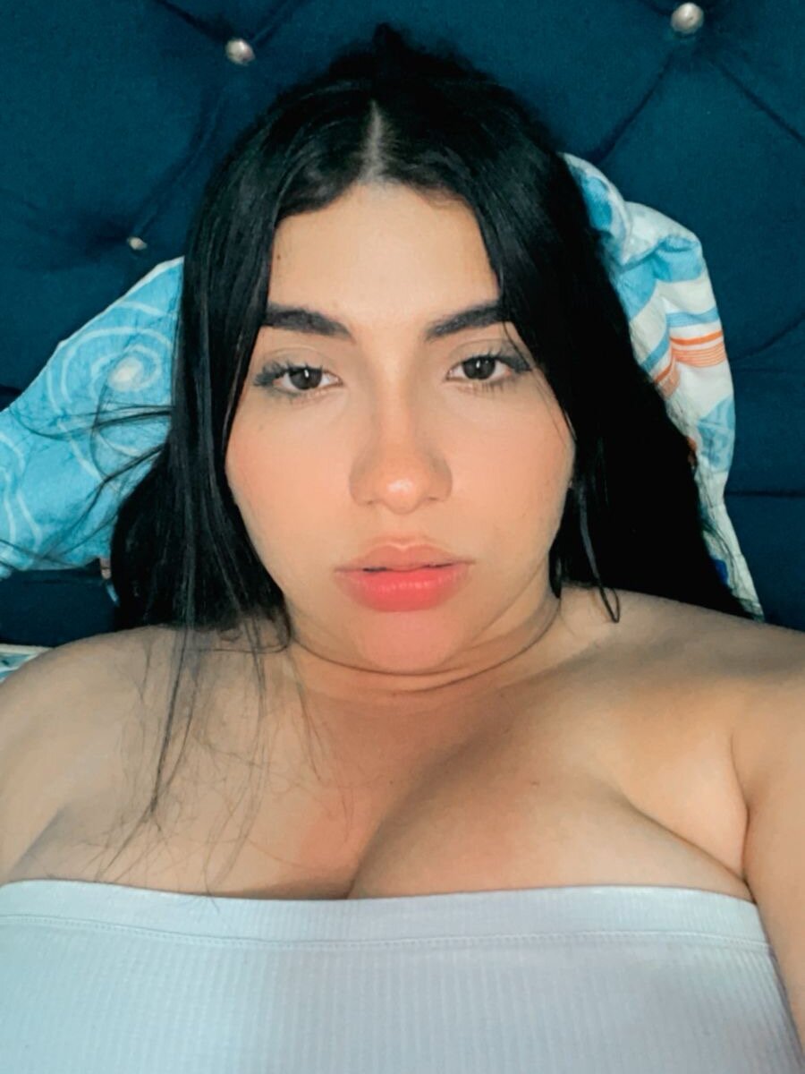 chatnmate.com vanessaedenroom livesex profile in spanish cams