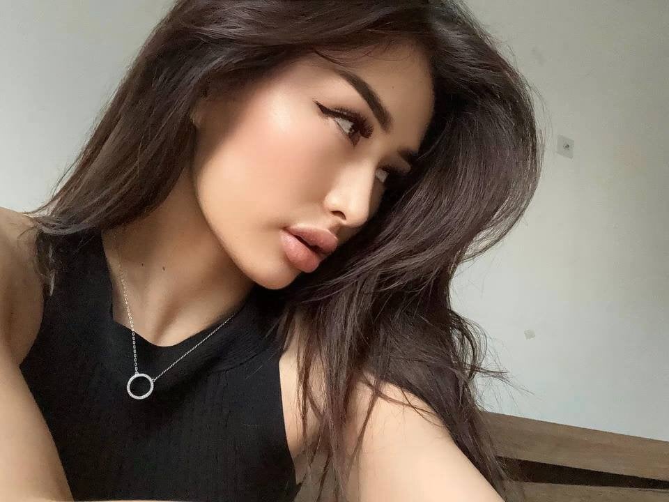 6livesex.com sayokomia_s livesex profile in greetings-from-paradise cams