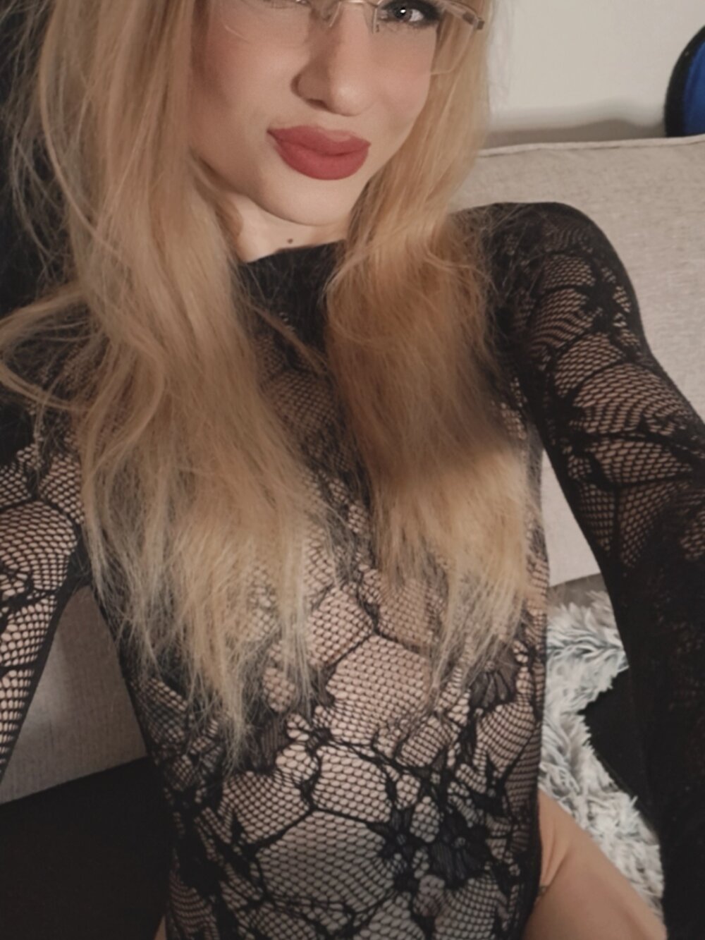 Watch LillaFia live on cam on StripChat