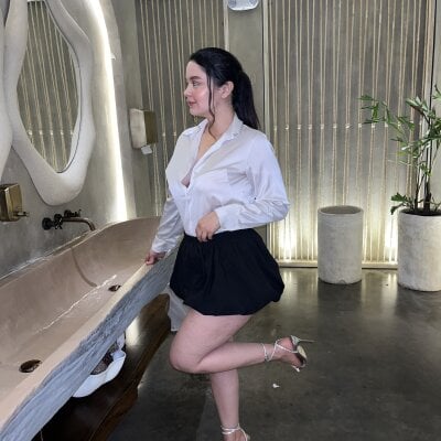 Bella-hadiid Female Hd XXX Webcam