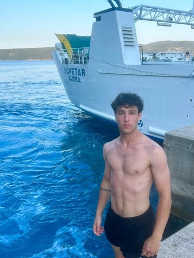 YourSecretBoyfriend Live Cam on StripChat