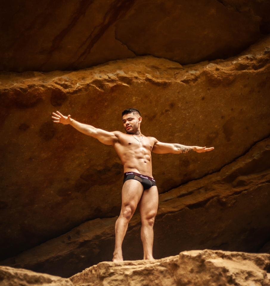 Watch  thiago_ferrari1 live on cam at StripChat