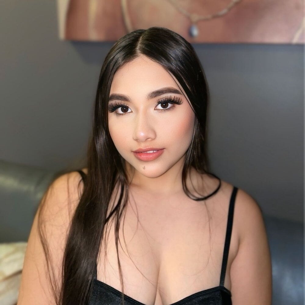 leylawoods from stripchat