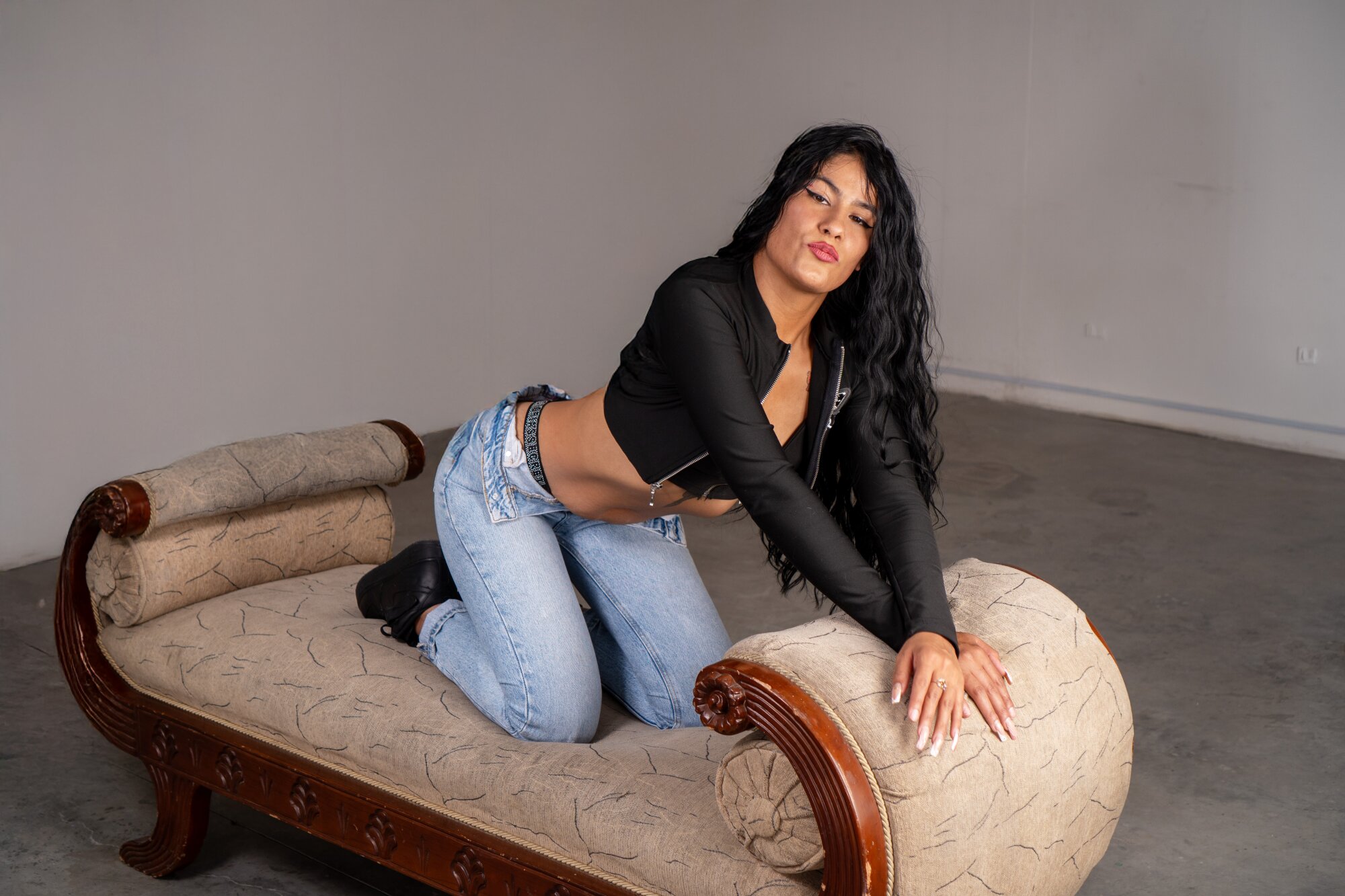 Aailyn-9