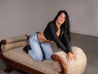 Aailyn-9's webcam live show