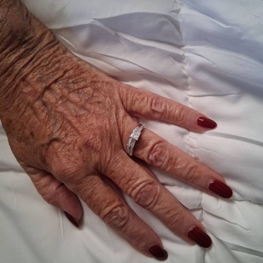 nautinikie webcam profile - Sri Lankan