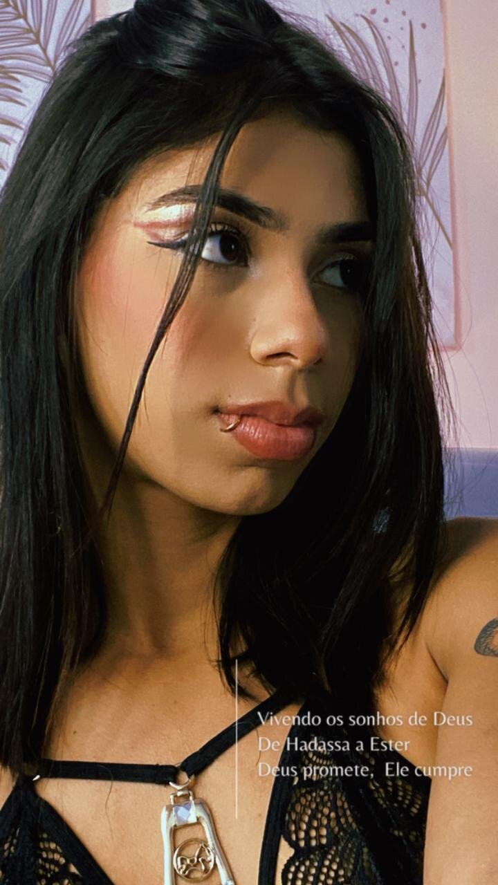 Brunette_Adams11