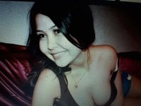 Adrianna_Lee's Offline Chat Room