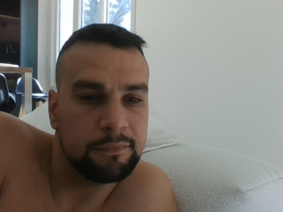 leotoutcourt from stripchat