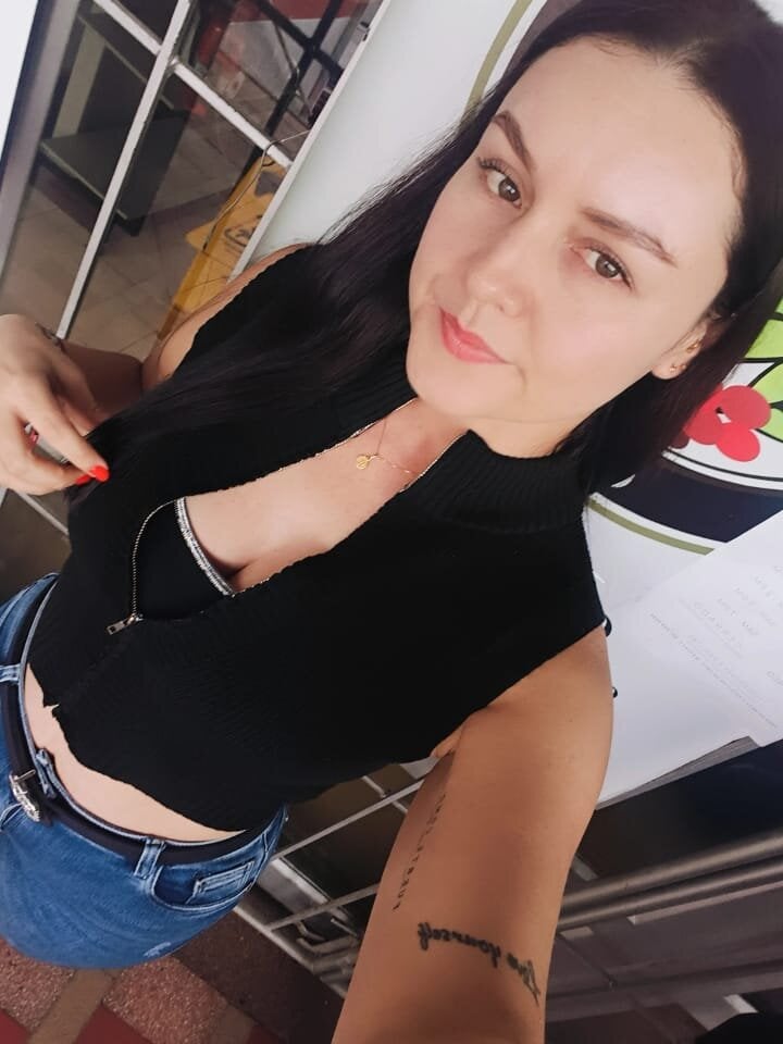 stripchat iris_parkerr webcam profile pic via cheapadultsexcams.com