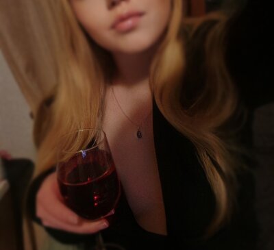 Cherry_Pop23 Live Cam on StripChat