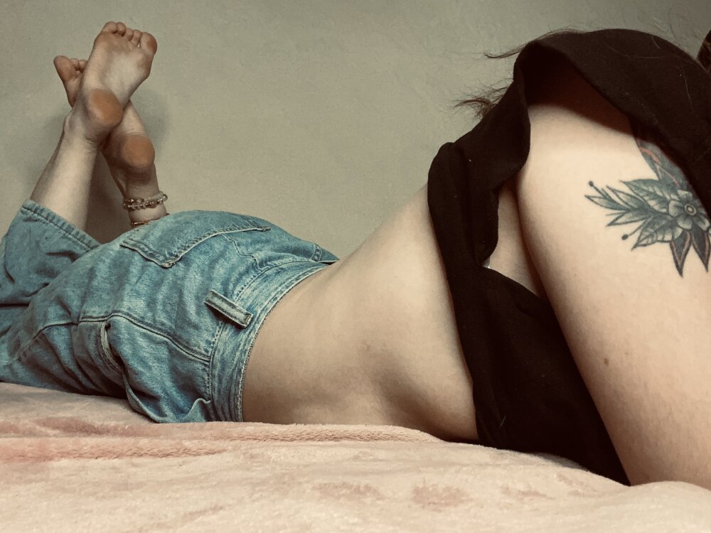 Live sex webcam photo for YourMiss_Alice #287182924