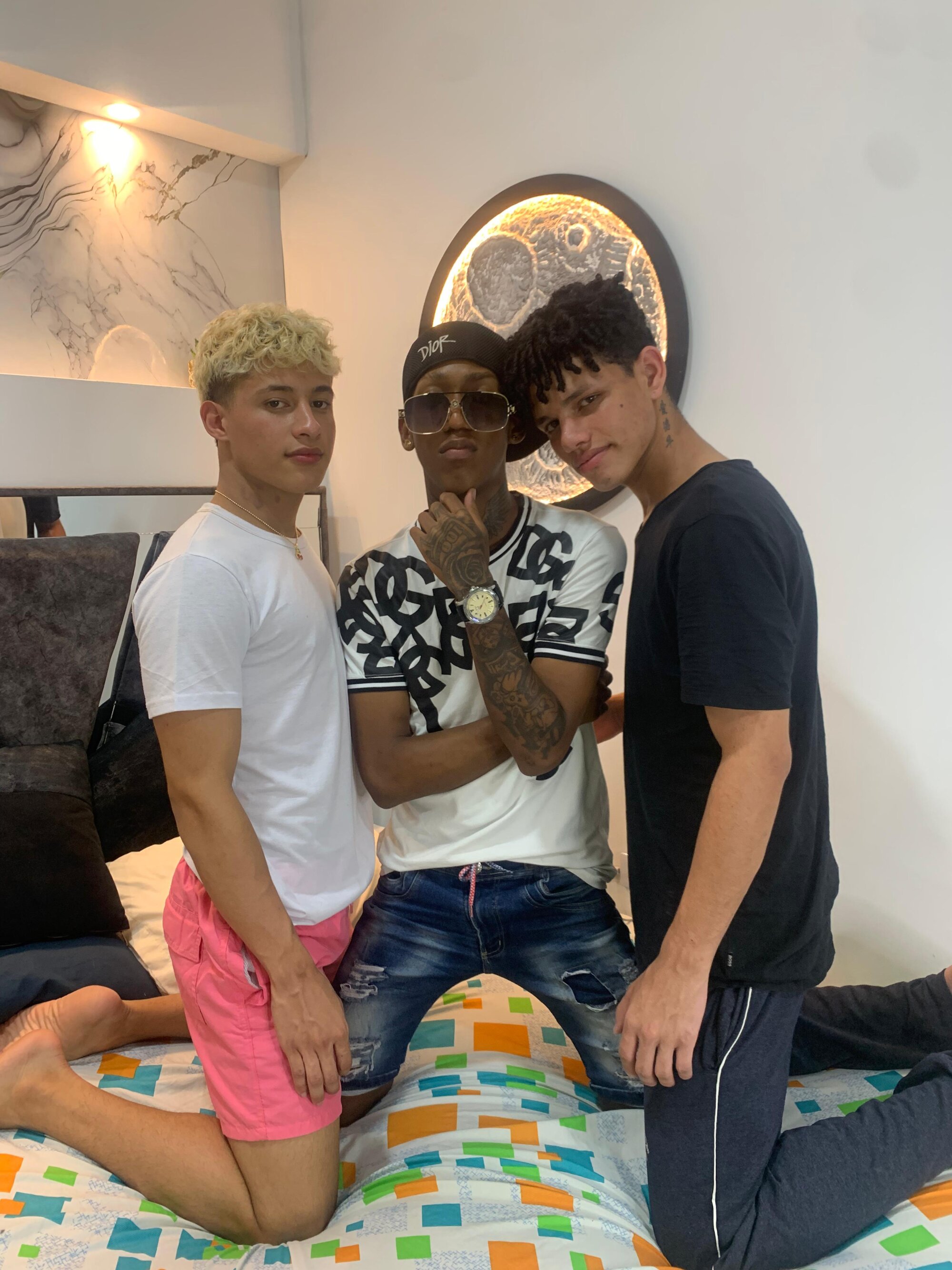 BLACK_GUYS_HOT