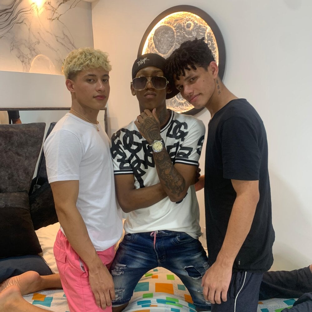 BLACK_GUYS_HOT's Offline XXX Chat
