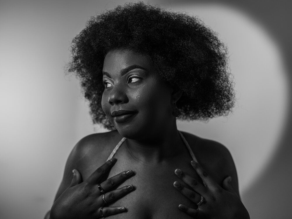 Live sex webcam photo for FiorellaLorenz #286671892