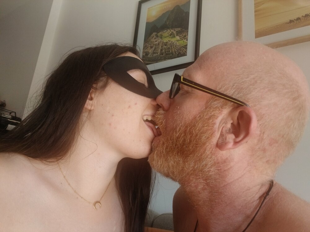 BabygirlEtDaddy live cam model at StripChat